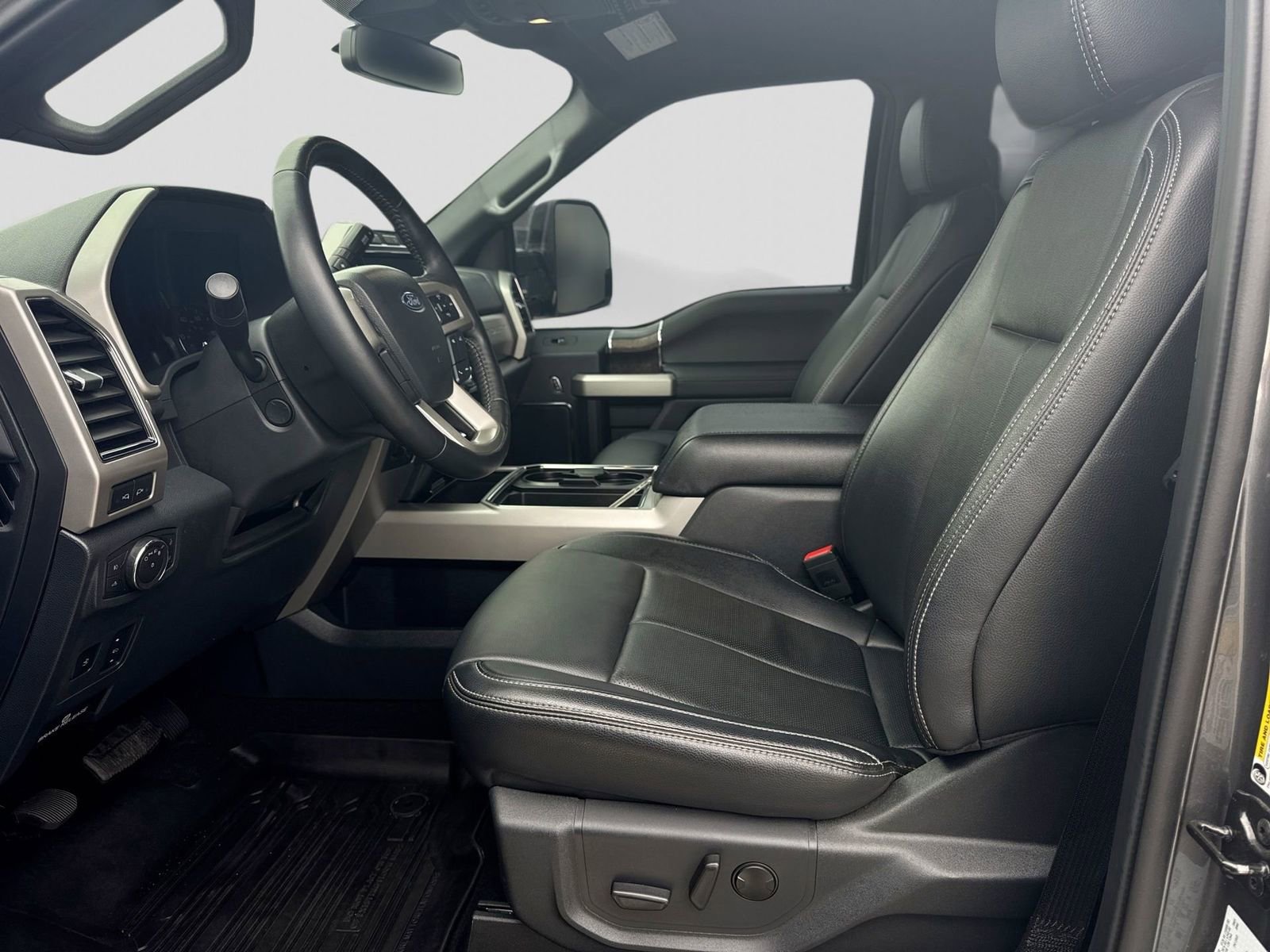 Certified 2022 Ford F250 Lariat w/ Tremor Off-Road Package image 3