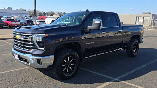 Used 2024 Chevrolet Silverado 2500 LTZ w/ LTZ Plus Package image 2