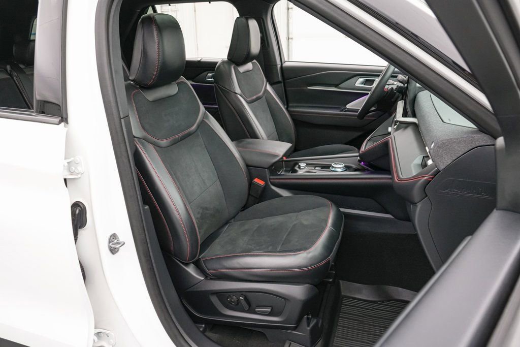 Certified 2025 Ford Explorer ST image 26