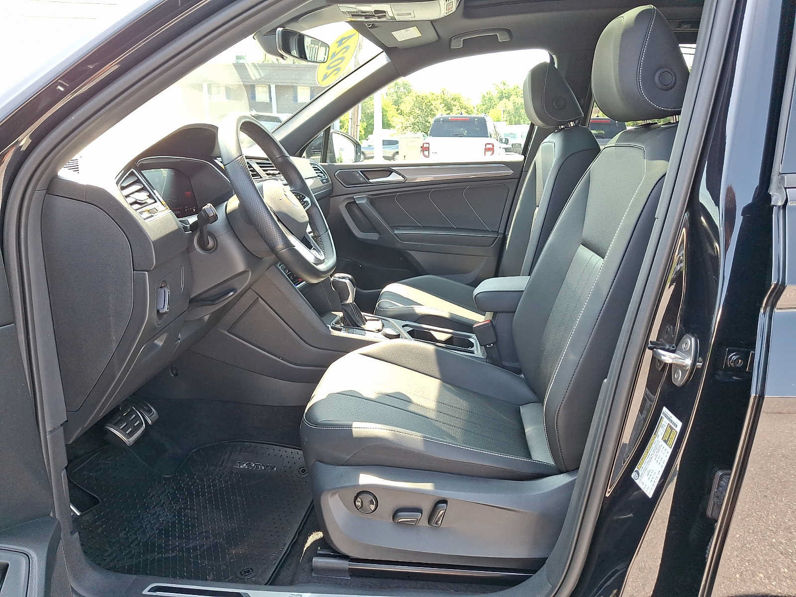 Used 2024 Volkswagen Tiguan SE R-Line AWD/4WD image 13