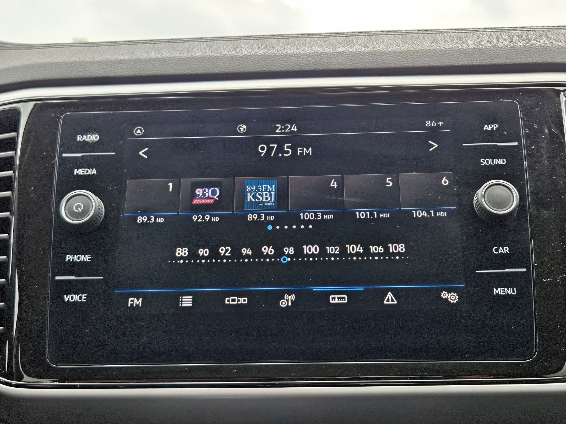 Used 2023 Volkswagen Atlas SE w/ Panoramic Sunroof Package FWD image 24