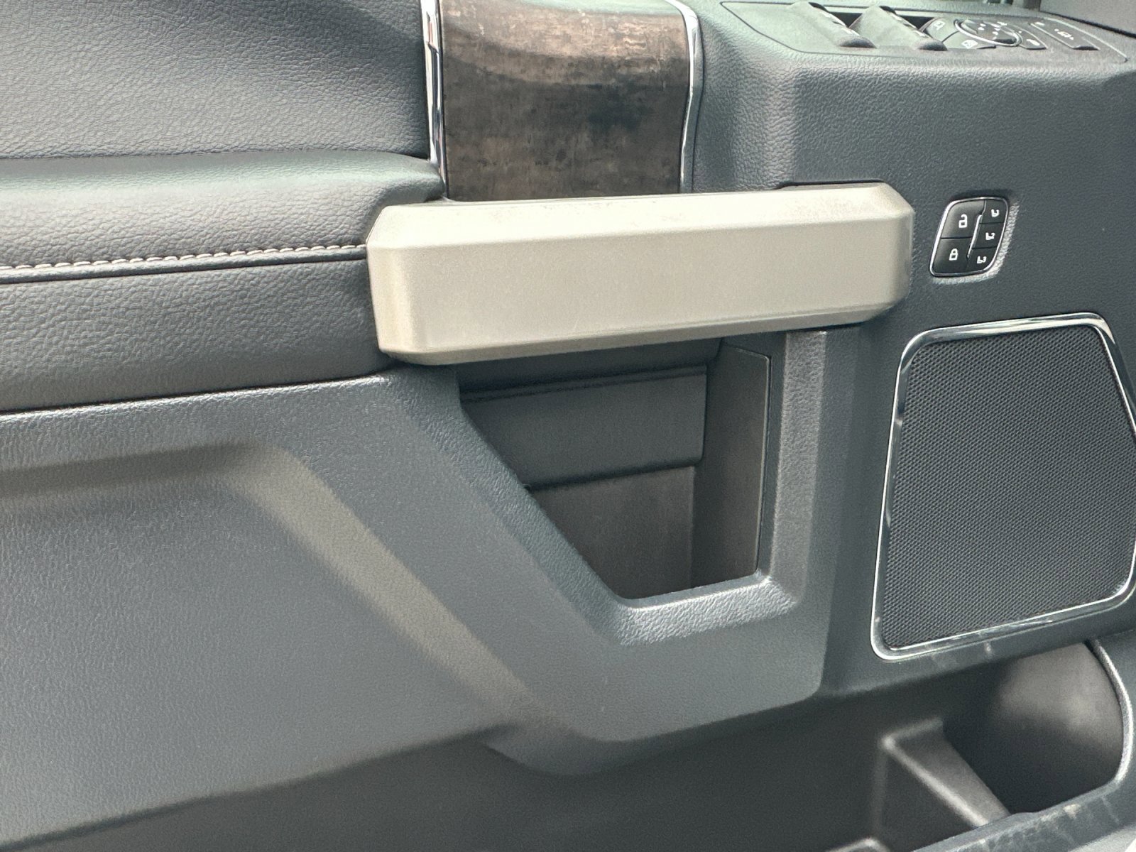 Certified 2022 Ford F350 Lariat w/ Lariat Ultimate Package image 12