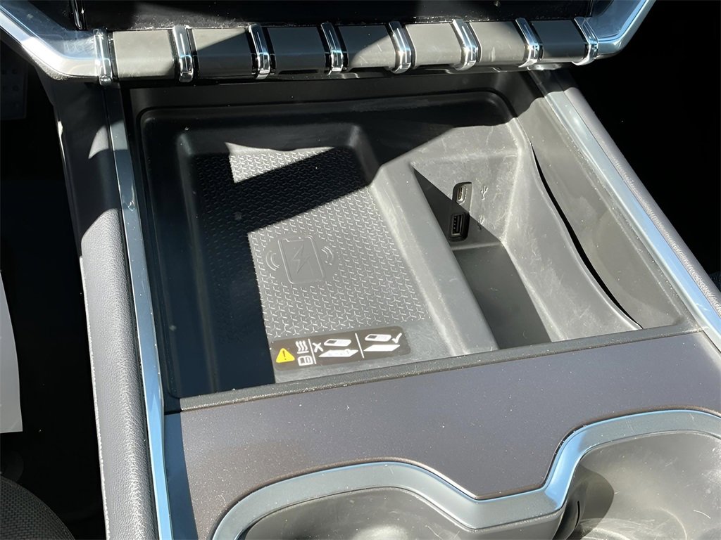 Used 2025 GMC Acadia Elevation image 29