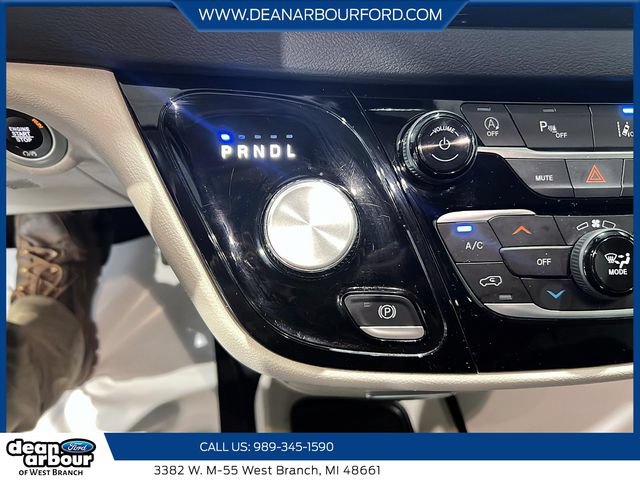 Used 2024 Chrysler Pacifica Touring-L FWD image 15