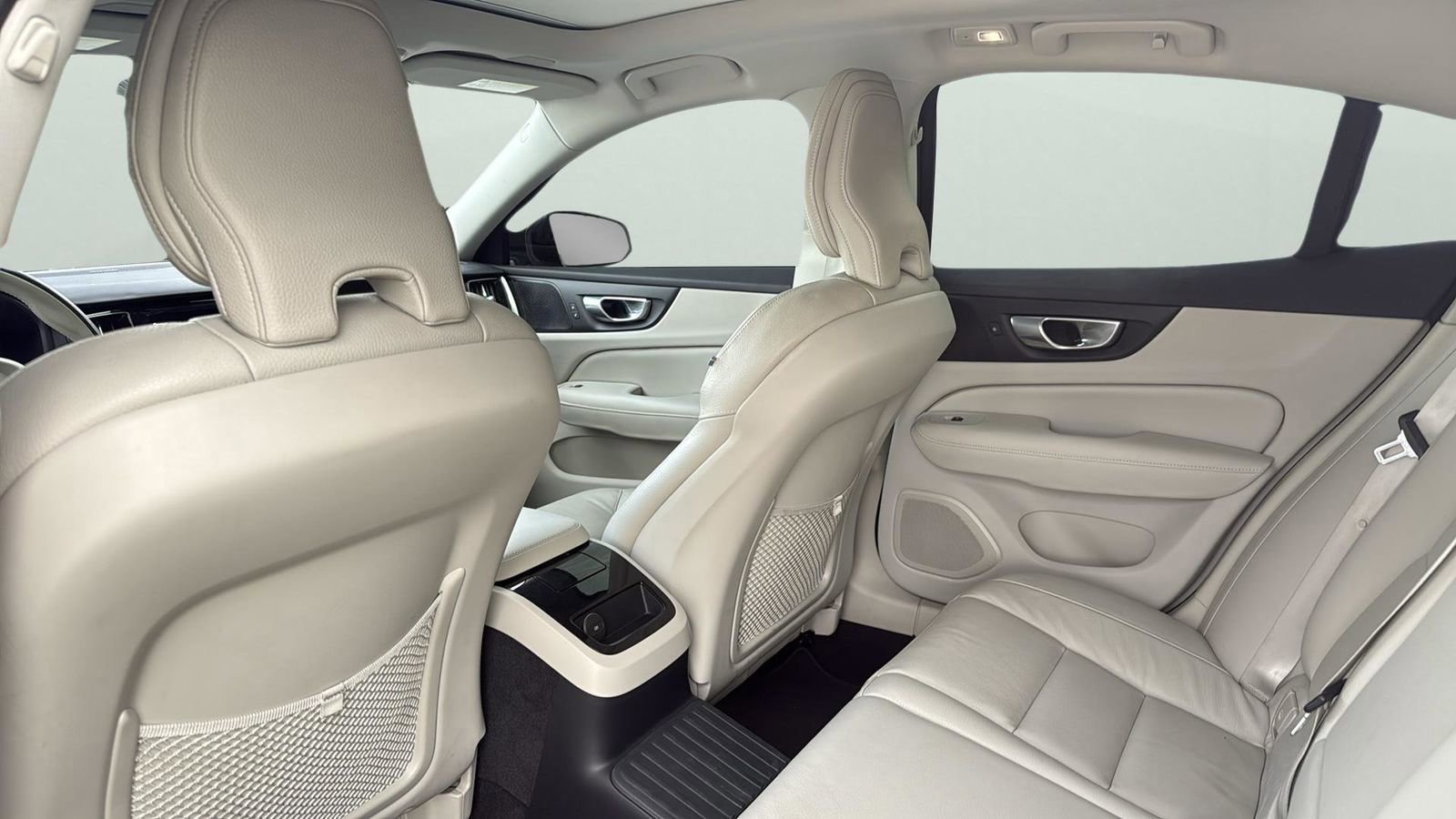 Used 2024 Volvo S60 T8 Plus image 29