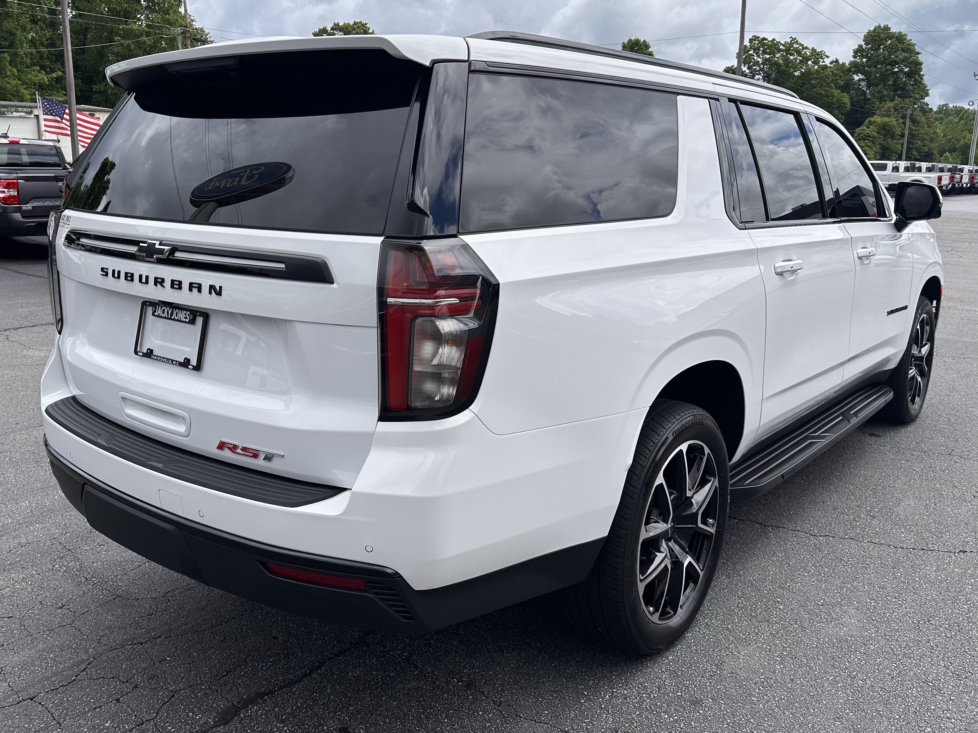 Used 2024 Chevrolet Suburban RST w/ Luxury Package AWD/4WD image 6