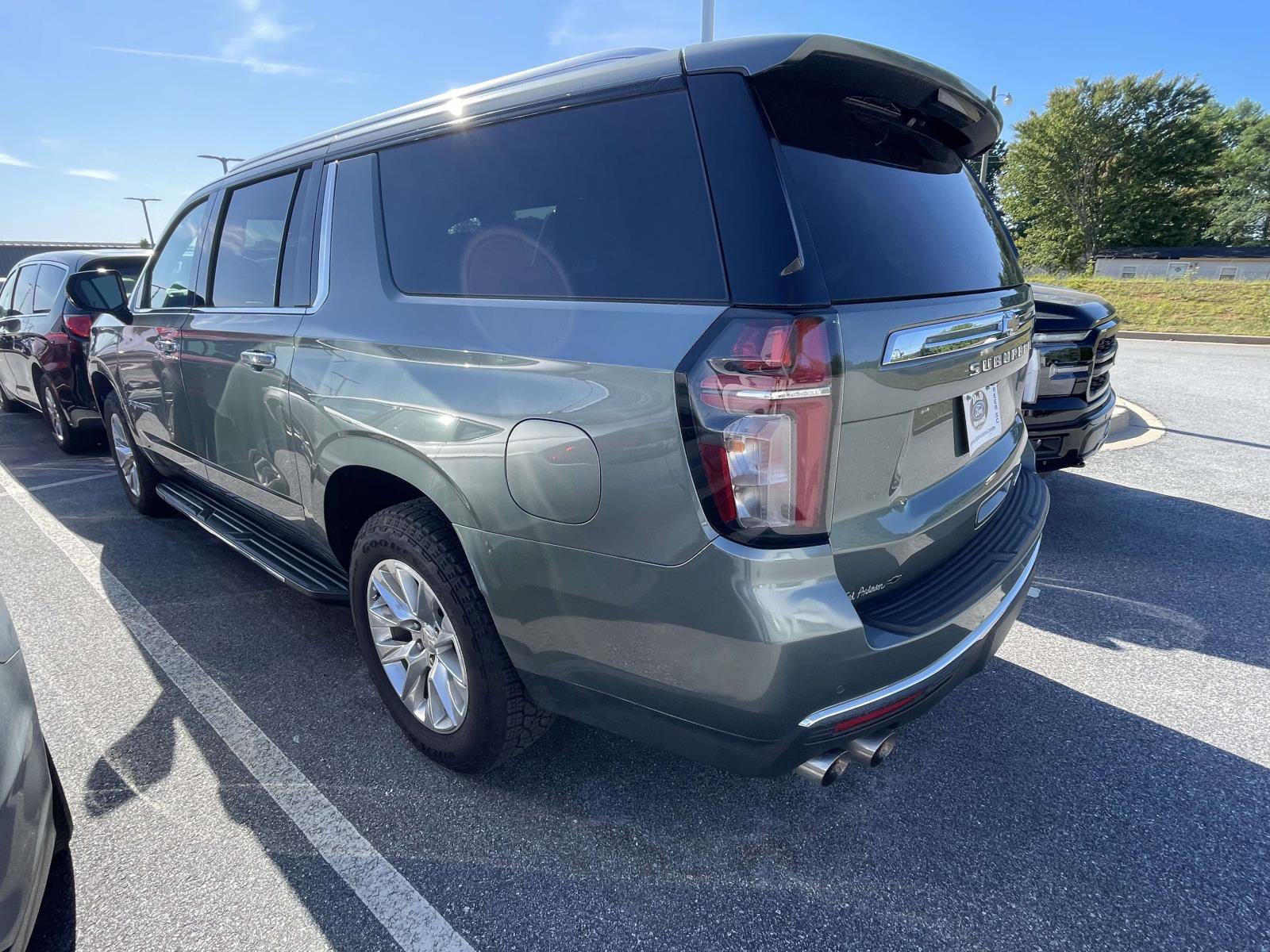 Used 2023 Chevrolet Suburban Premier RWD image 9