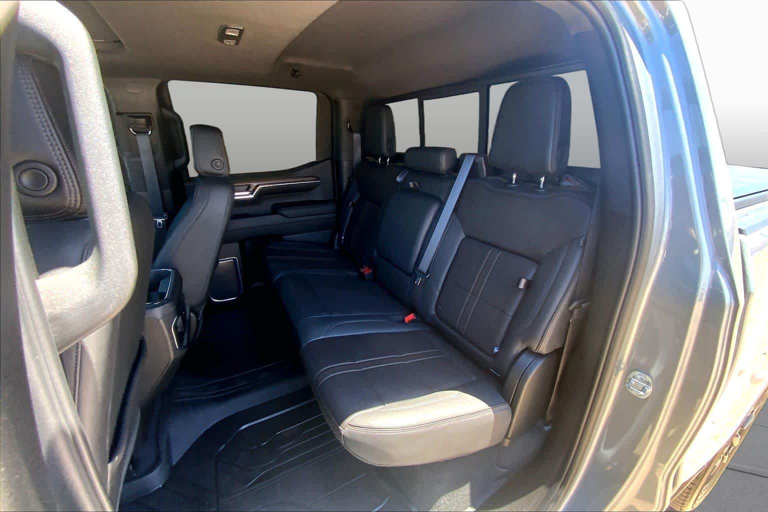 Used 2024 Chevrolet Silverado 1500 High Country w/ High Country Premium Package AWD/4WD image 21