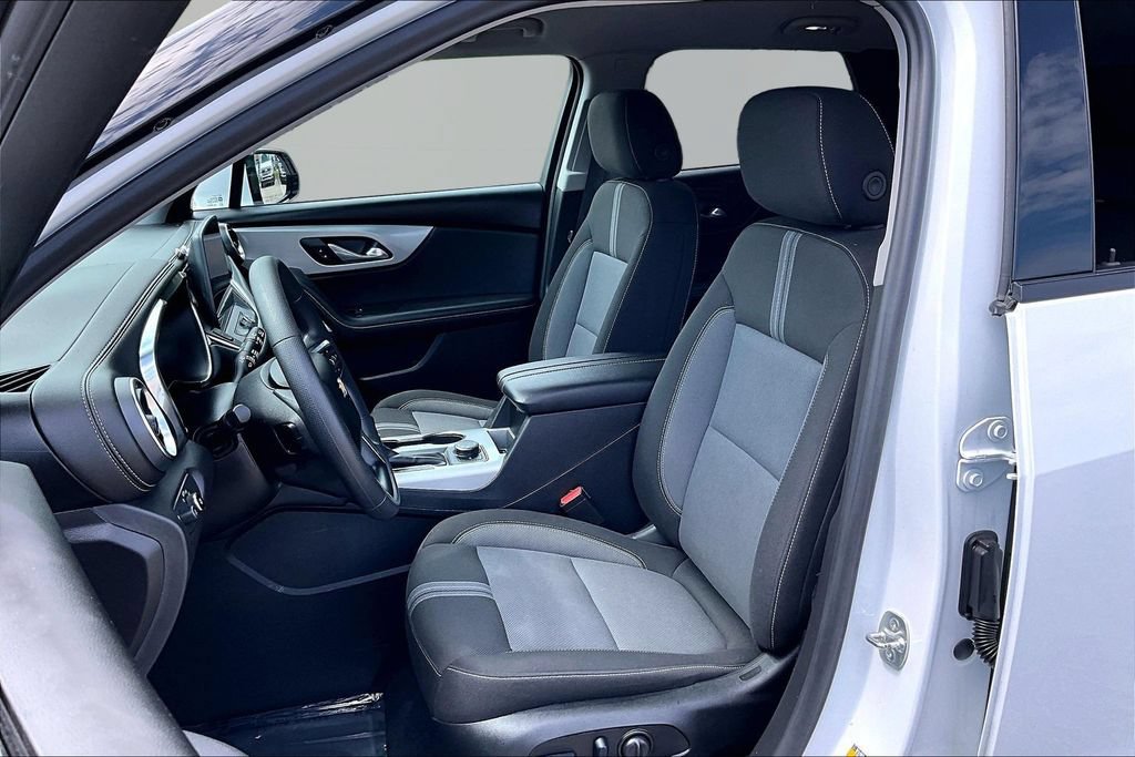 Used 2025 Chevrolet Blazer LT AWD/4WD image 25