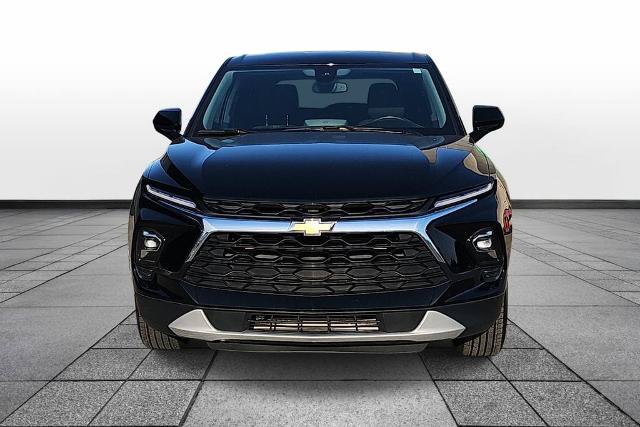 Used 2025 Chevrolet Blazer LT FWD image 2