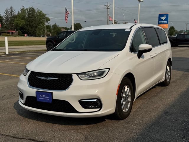Used 2023 Chrysler Pacifica Touring-L FWD image 37