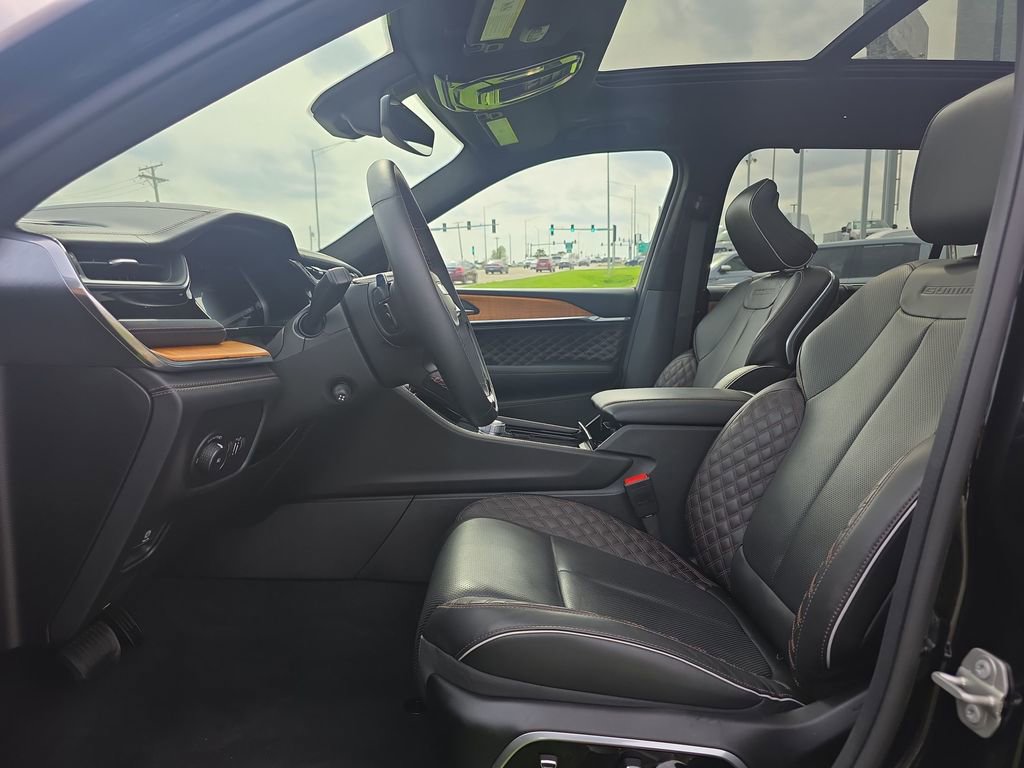 Used 2024 Jeep Grand Cherokee L Summit AWD/4WD image 18