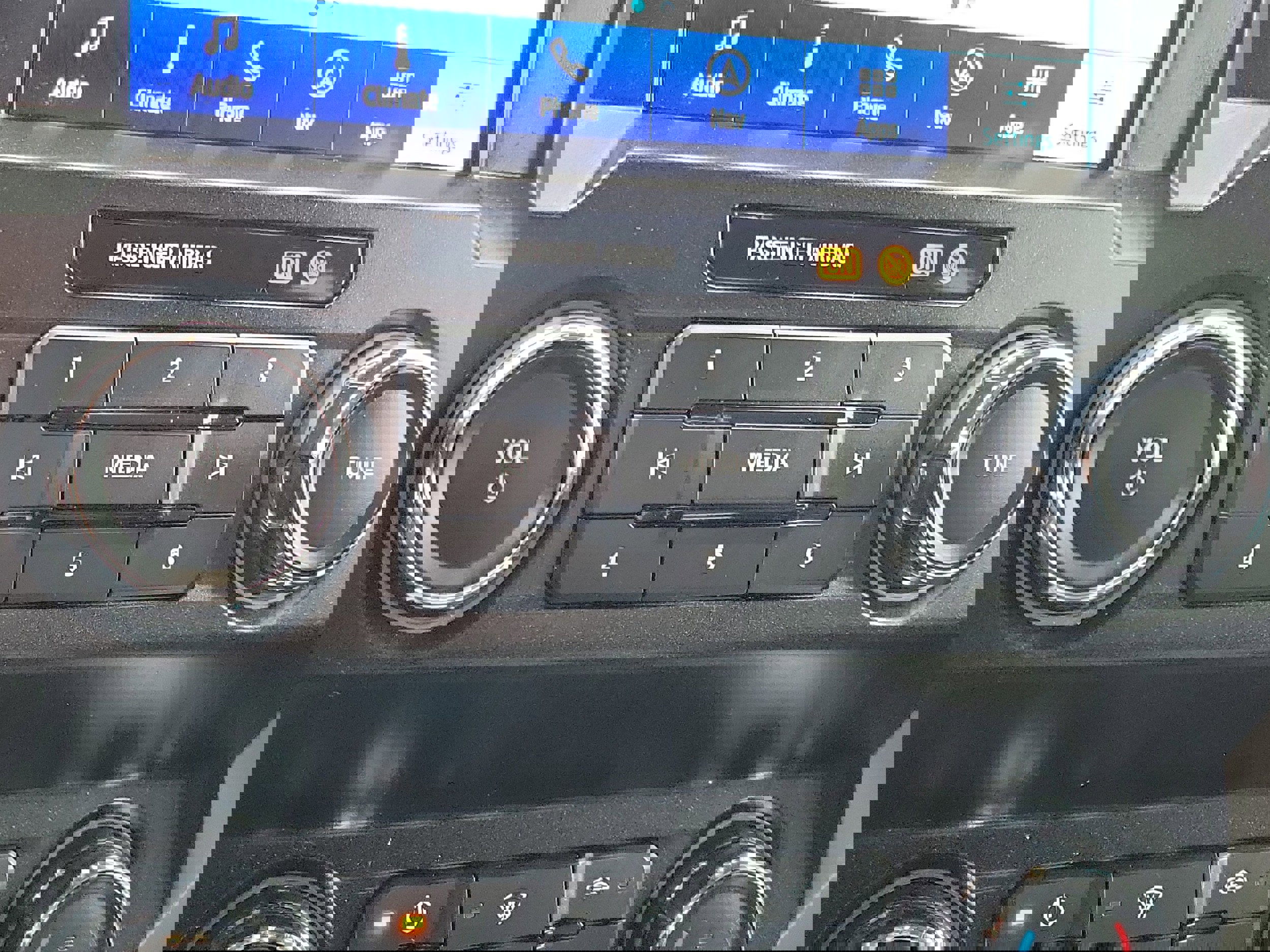 Certified 2020 Ford F350 Lariat w/ Chrome Package image 32