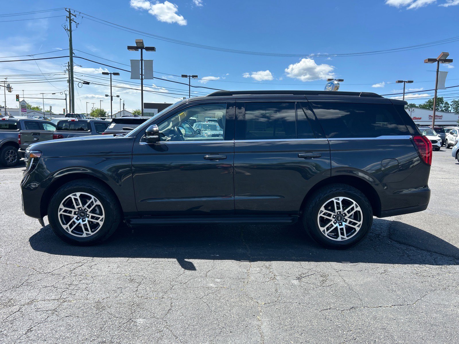 Certified 2025 Ford Expedition Active AWD/4WD image 5