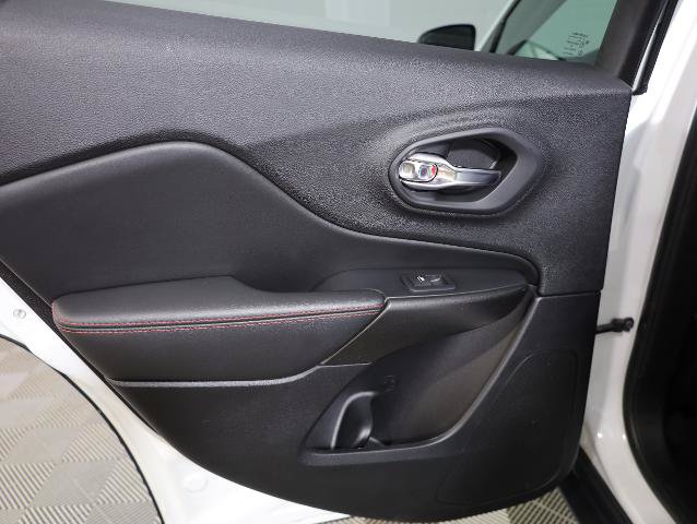 Used 2021 Jeep Cherokee Trailhawk AWD/4WD image 30
