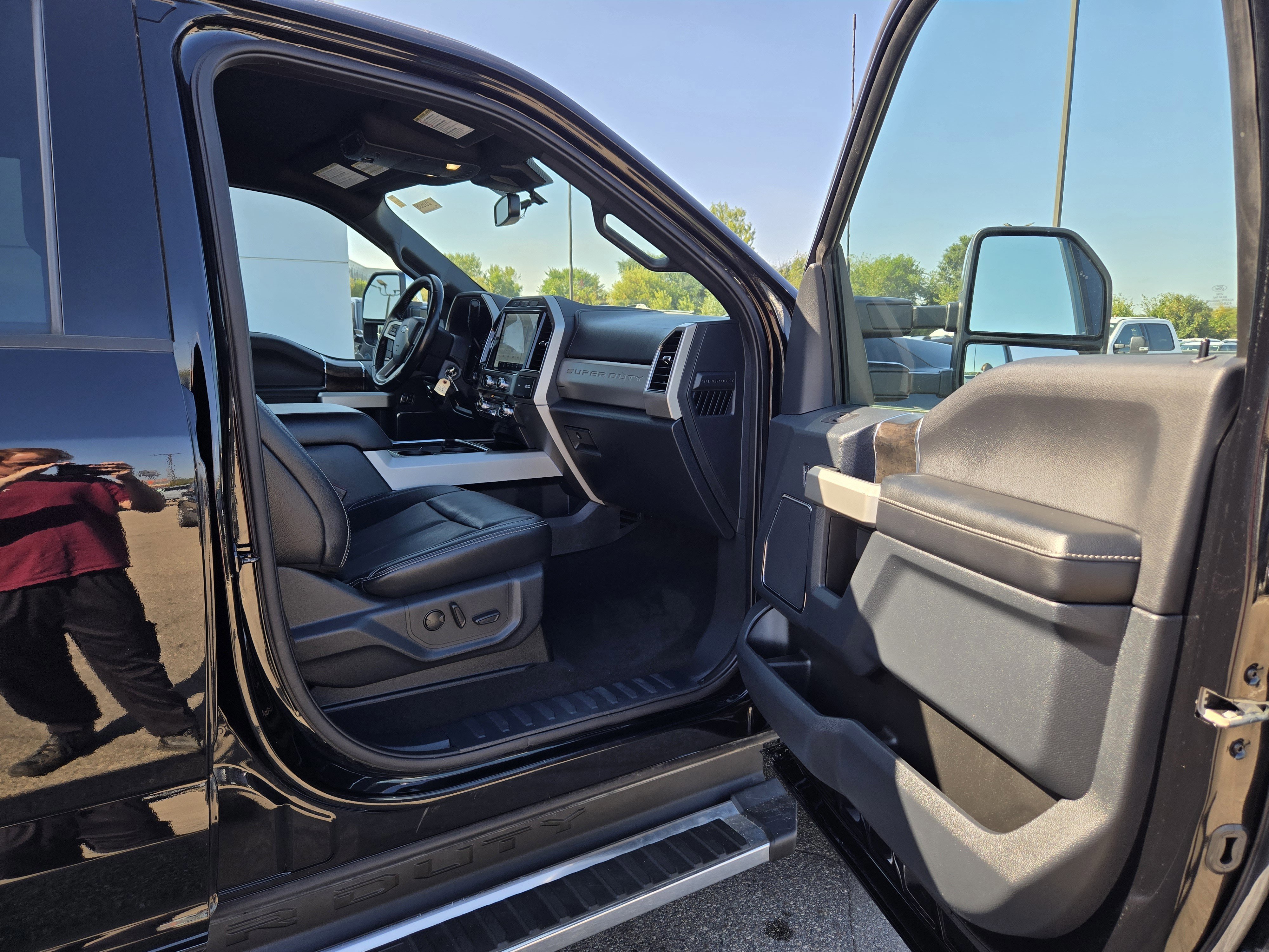 Certified 2022 Ford F350 Lariat w/ Chrome Package image 19