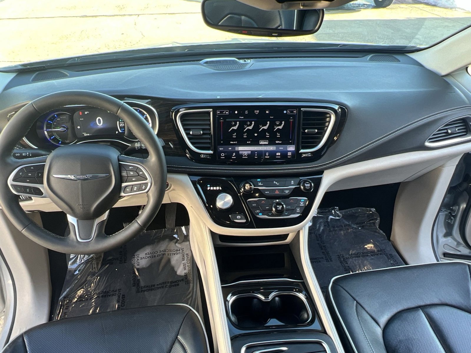 Used 2023 Chrysler Pacifica Limited image 23