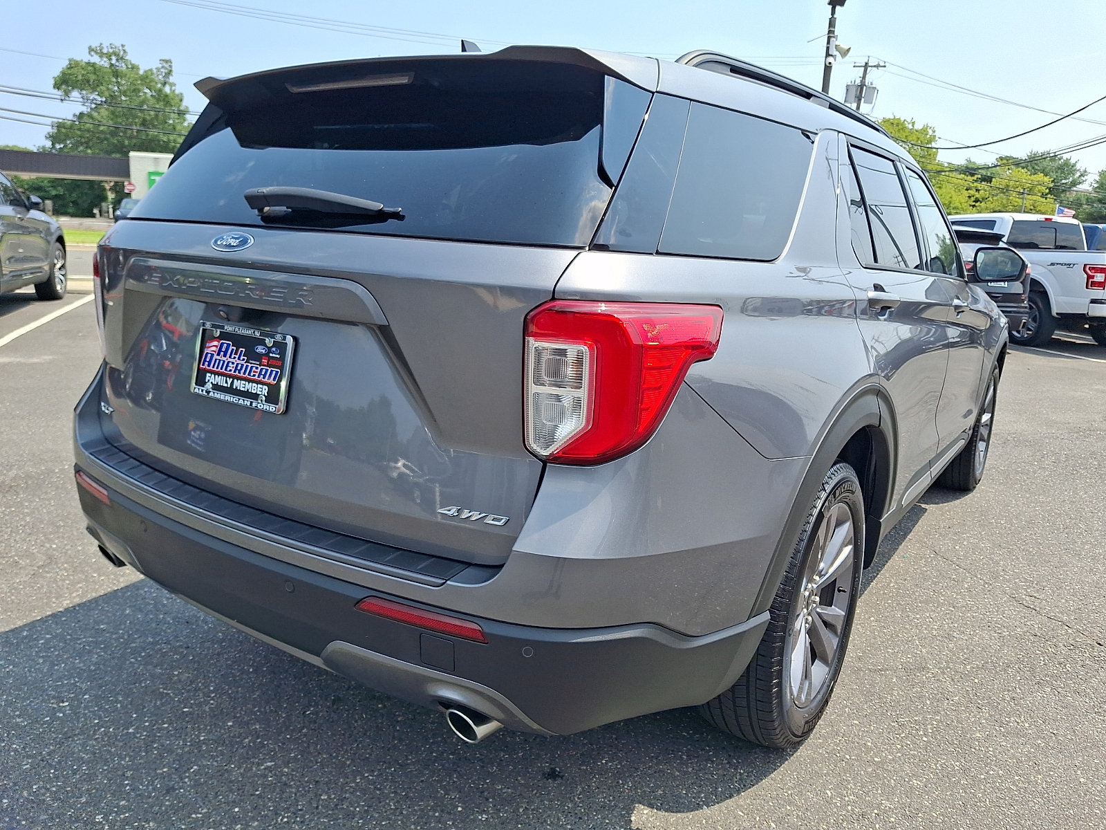 Certified 2022 Ford Explorer XLT w/ Equipment Group 202A AWD/4WD image 10