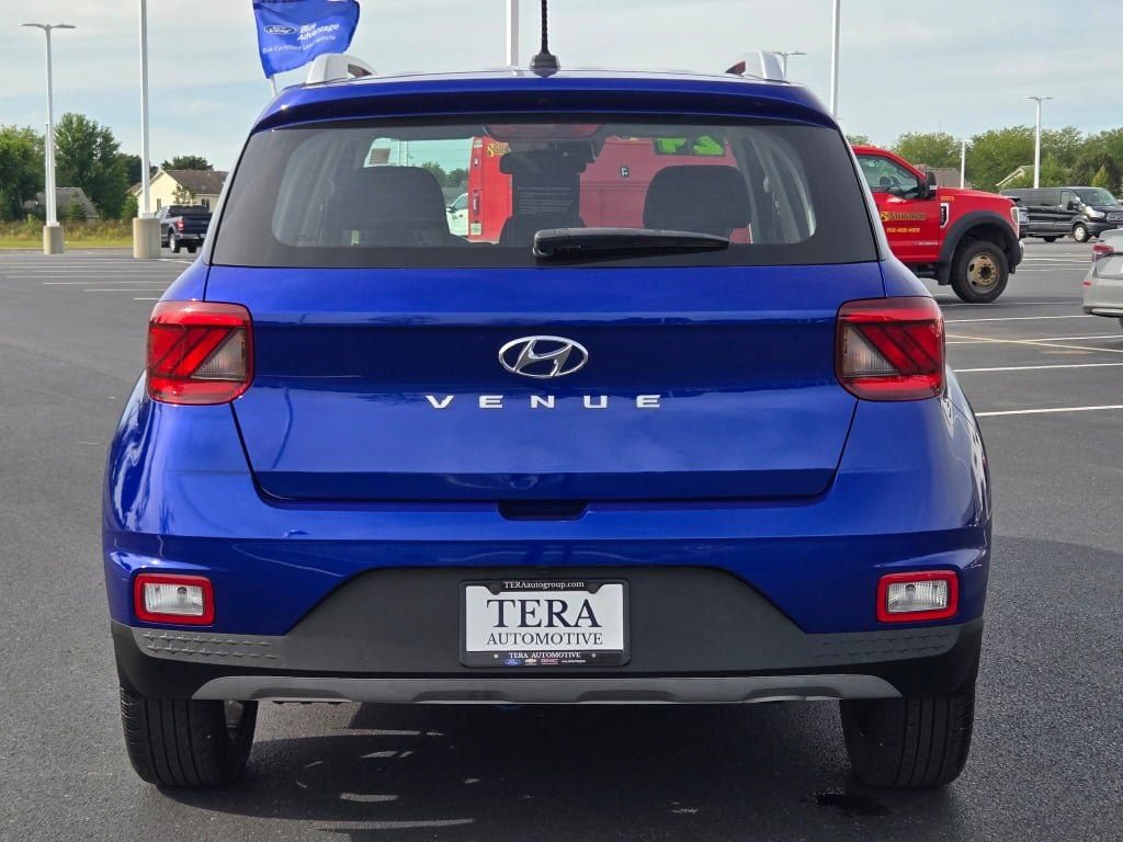 Used 2024 Hyundai Venue SEL FWD image 13