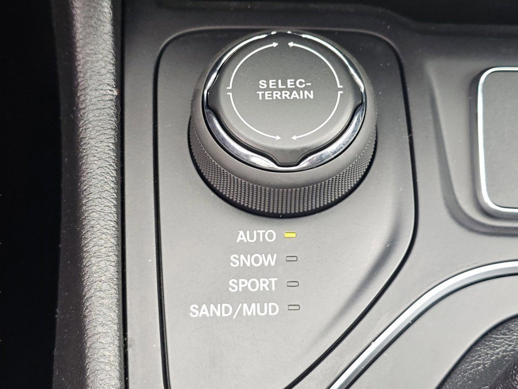 Used 2021 Jeep Cherokee Latitude image 15