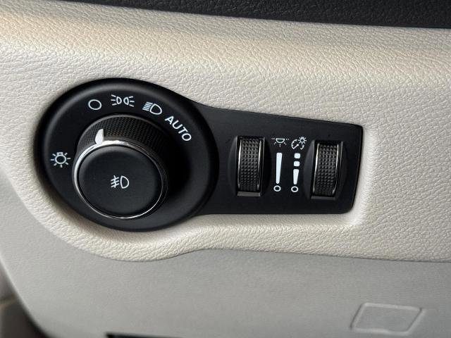 Used 2022 Chrysler Pacifica Touring-L AWD/4WD image 17