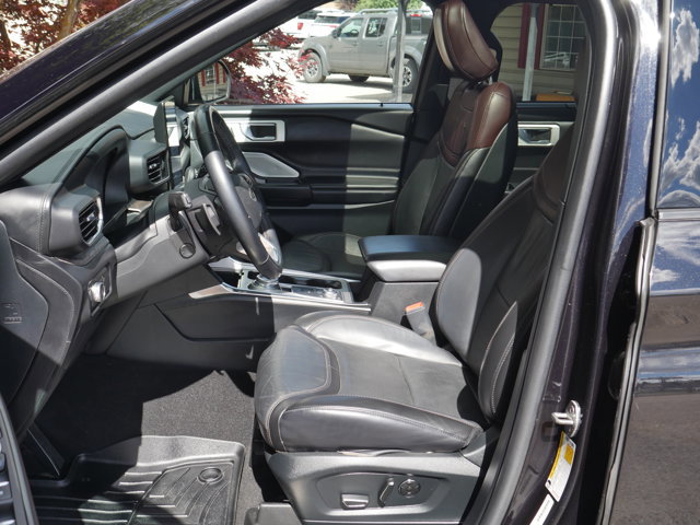 Certified 2020 Ford Explorer Platinum w/ Premium Technology Package AWD/4WD image 3