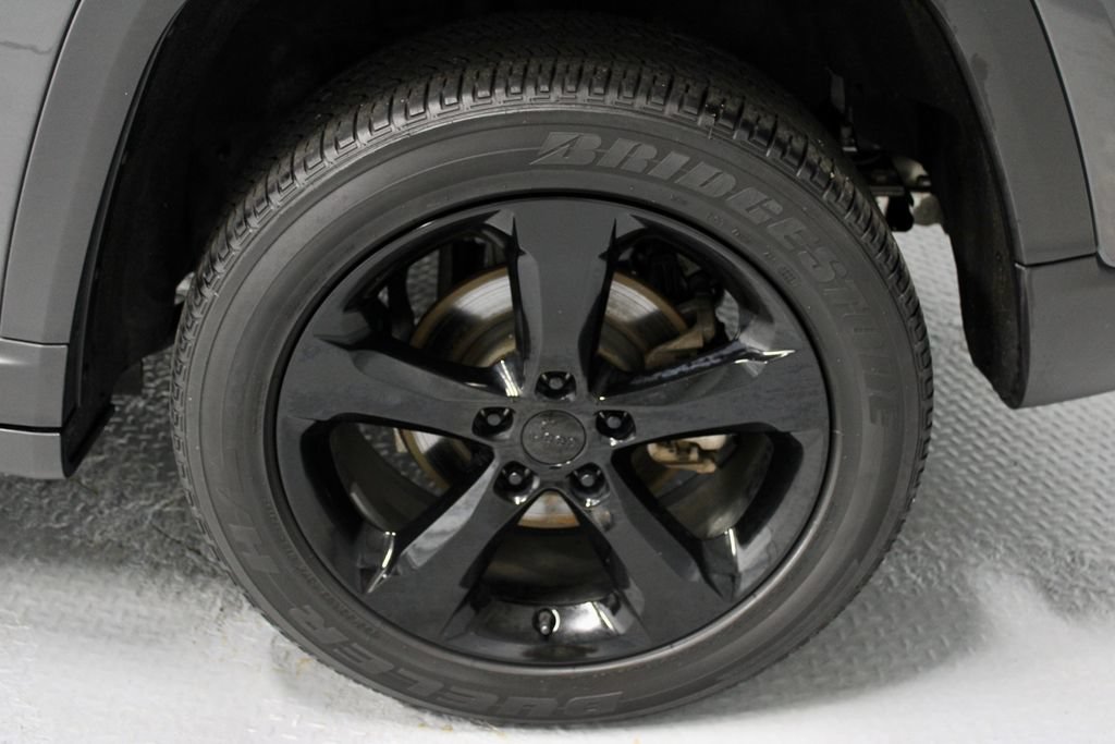 Used 2023 Jeep Grand Cherokee Altitude AWD/4WD image 19