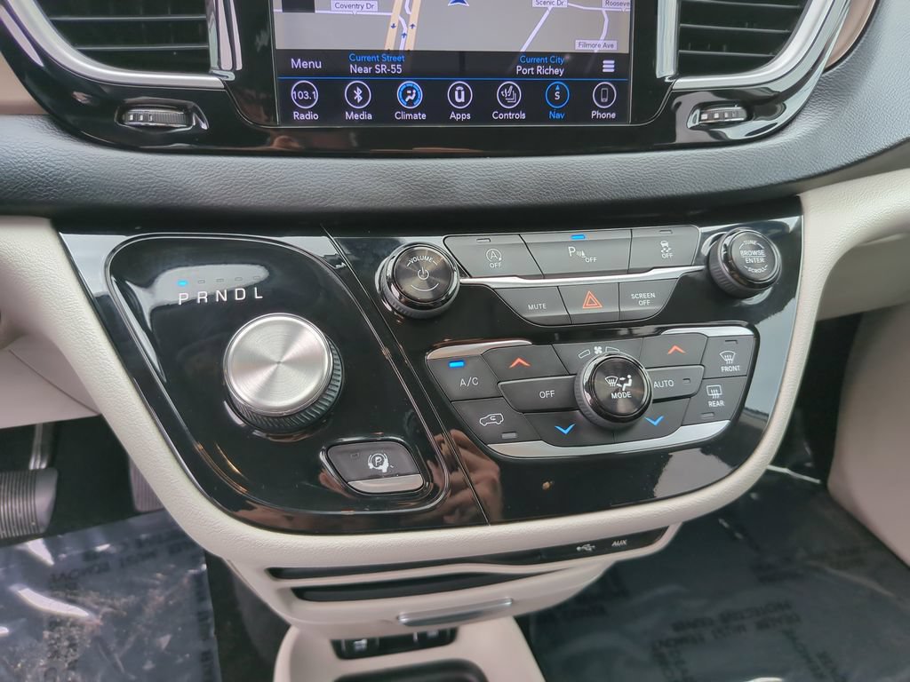 Used 2018 Chrysler Pacifica Touring-L FWD image 27