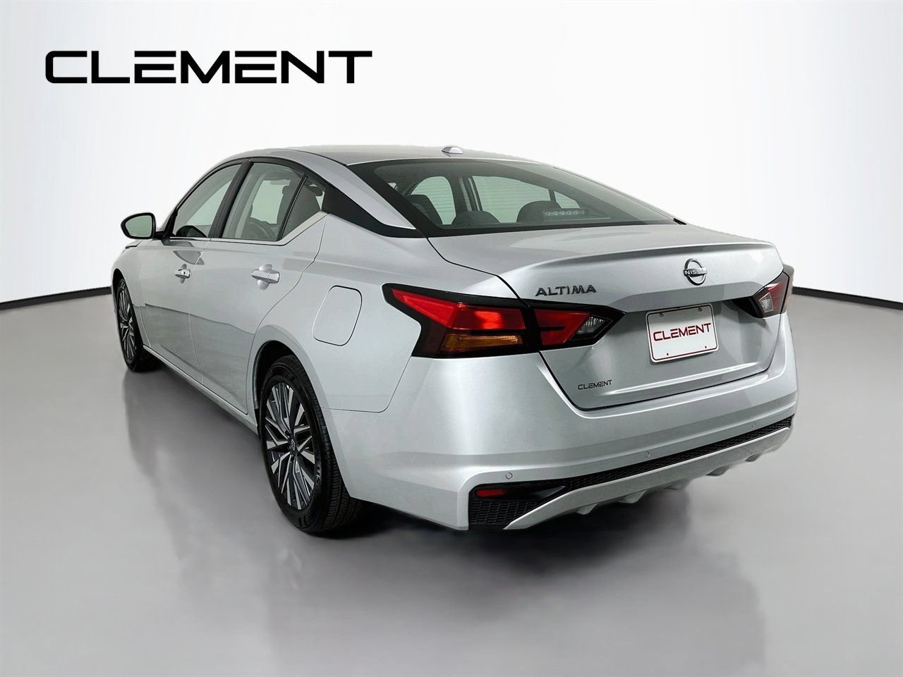 Used 2025 Nissan Altima 2.5 SV FWD image 10