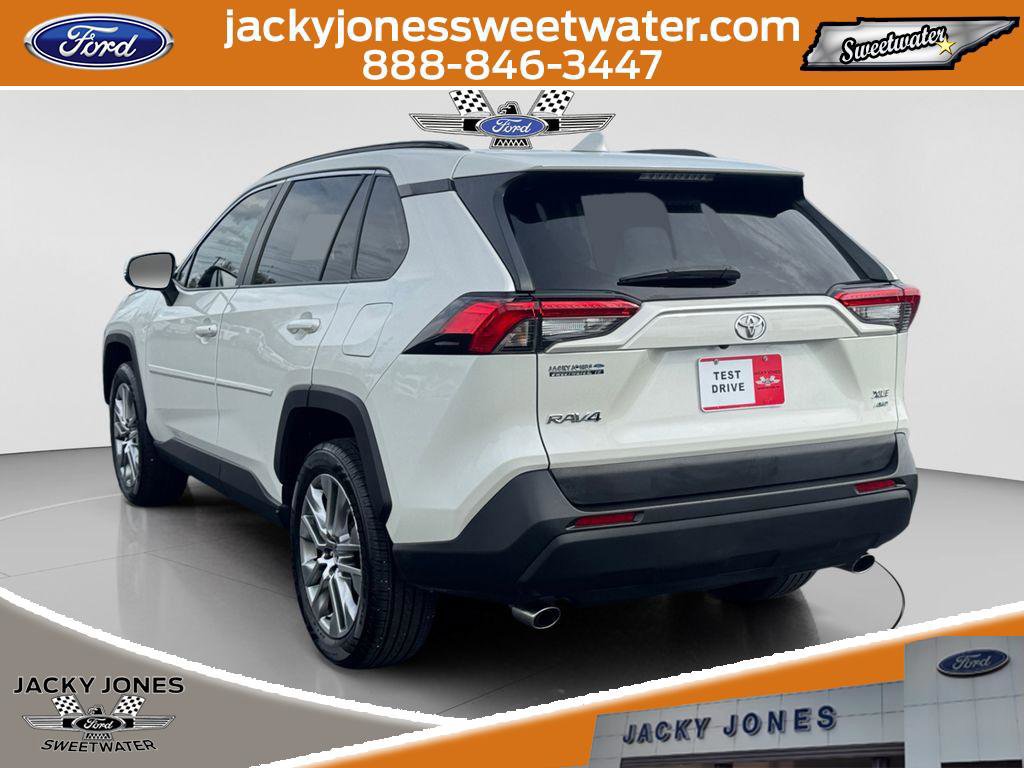 Used 2022 Toyota RAV4 XLE Premium image 3