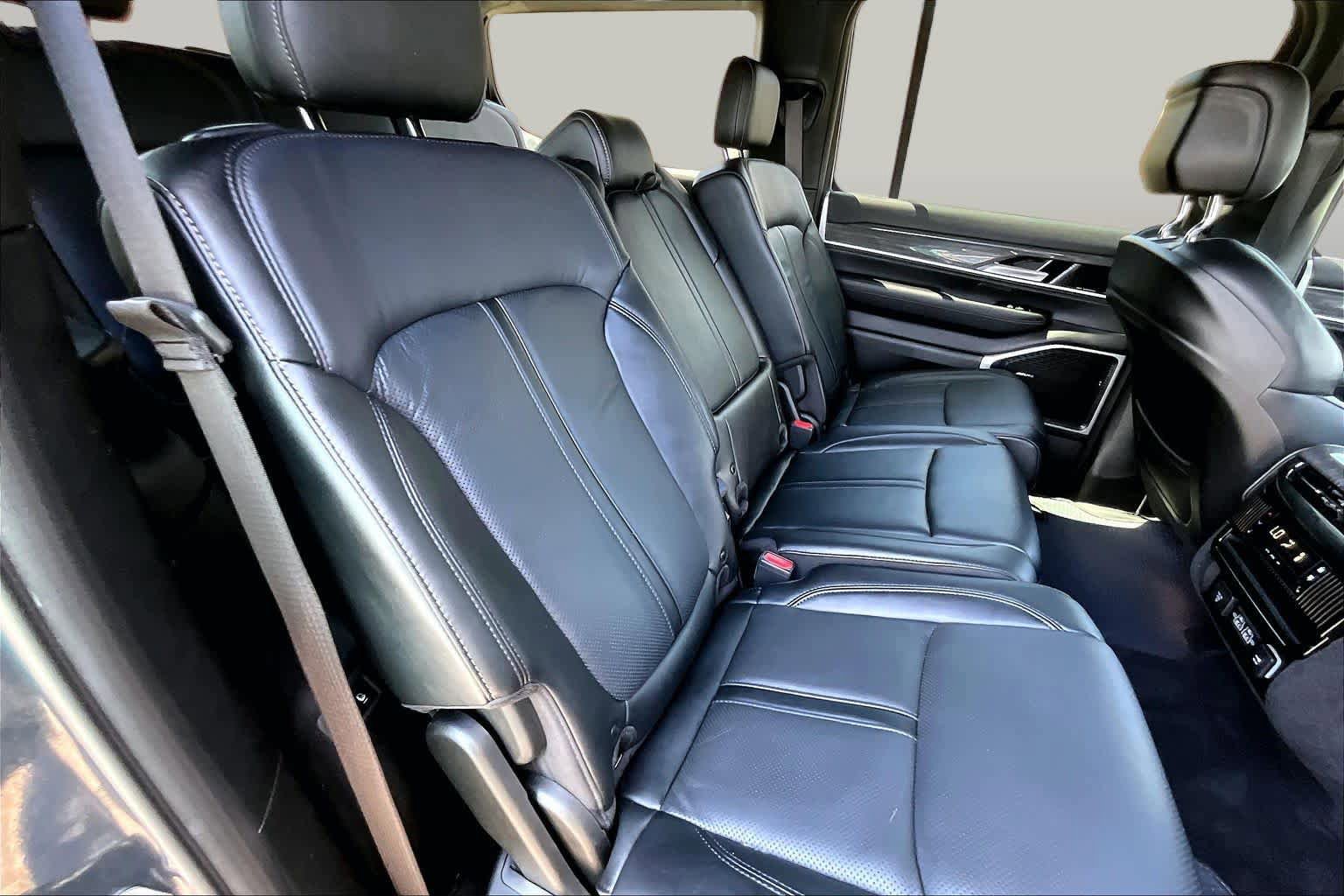Used 2022 Jeep Wagoneer Series III AWD/4WD image 20