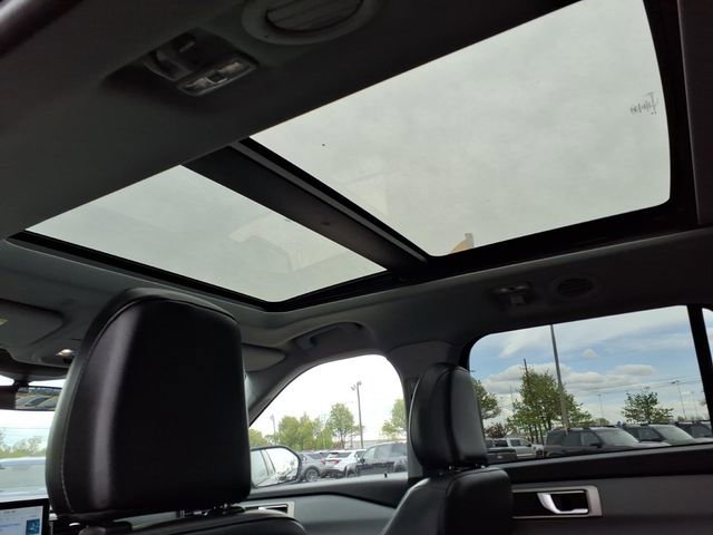 Certified 2024 Ford Explorer XLT w/ Equipment Group 202A AWD/4WD image 7
