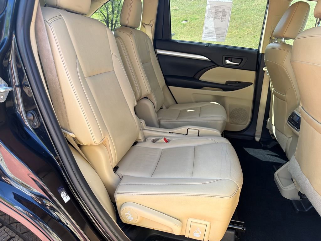 Used 2019 Toyota Highlander XLE AWD/4WD image 31
