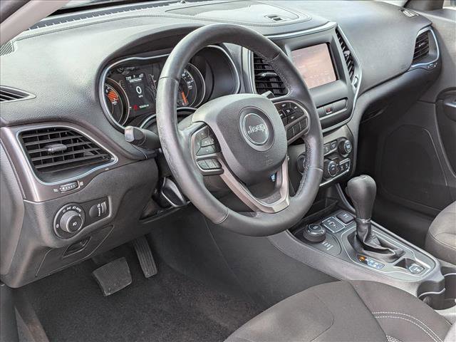 Used 2019 Jeep Cherokee Latitude w/ Cold Weather Group AWD/4WD image 10