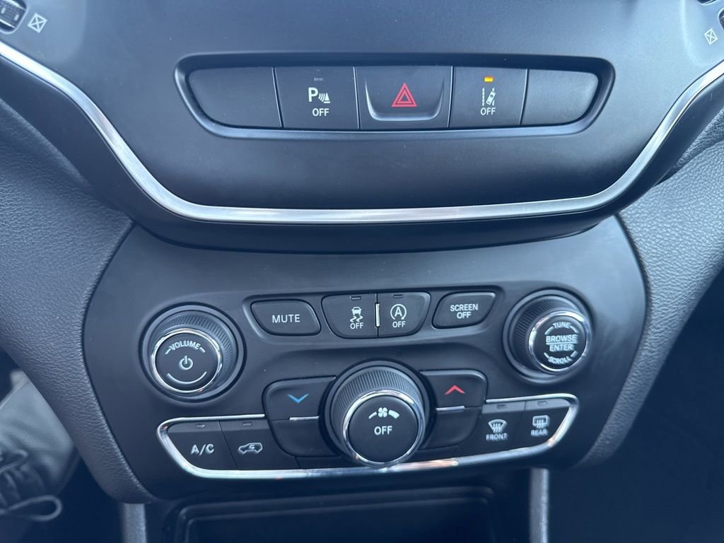 Used 2021 Jeep Cherokee Latitude Lux FWD image 7