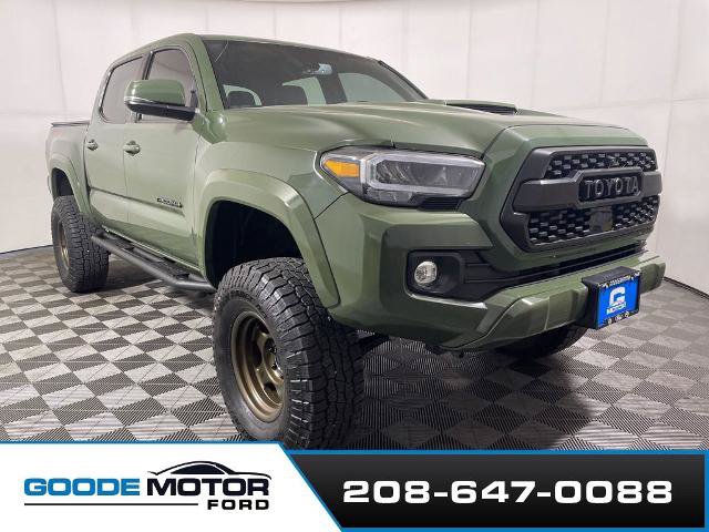 Used 2022 Toyota Tacoma TRD Sport w/ TRD Premium Sport Package AWD/4WD image 2