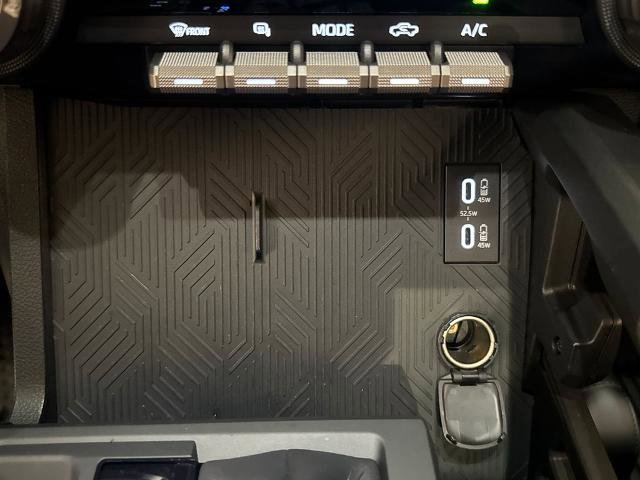 Used 2025 Toyota Tacoma SR5 AWD/4WD image 29