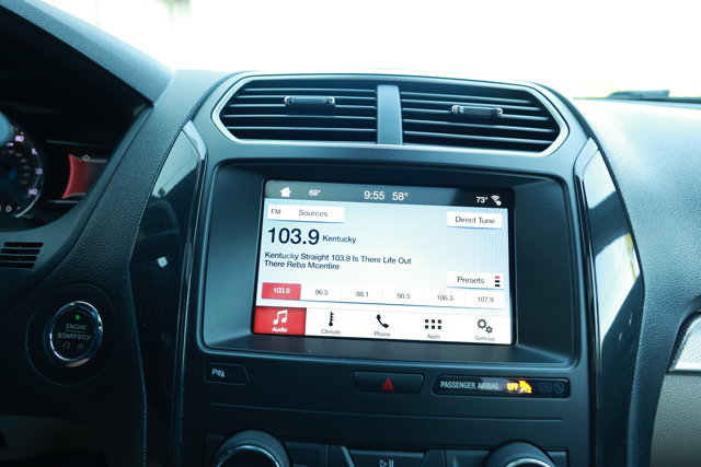 Certified 2018 Ford Explorer XLT w/ Equipment Group 202A AWD/4WD image 21