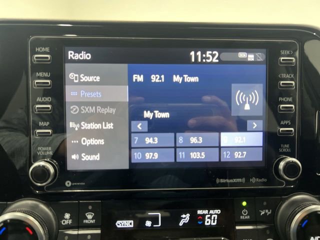 Used 2022 Toyota Highlander XLE FWD image 12