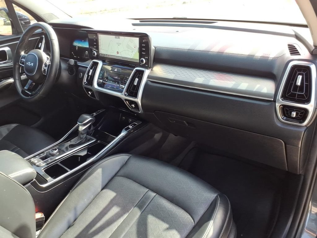 Used 2023 Kia Sorento SX AWD/4WD image 4