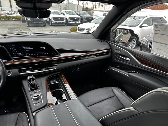 Used 2023 Cadillac Escalade Premium Luxury image 18