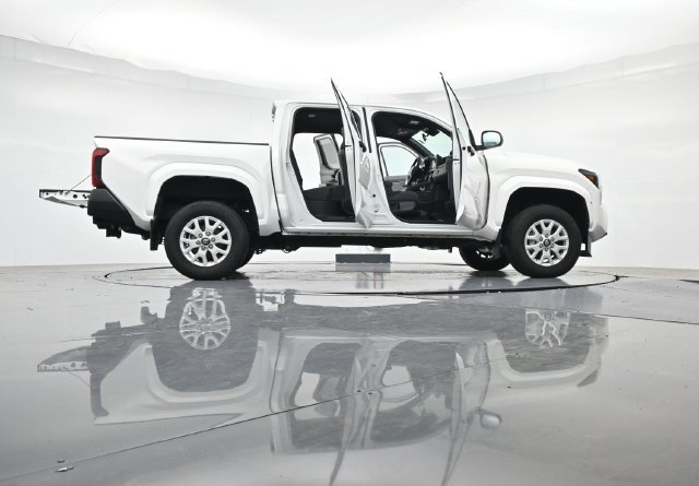 Used 2024 Toyota Tacoma SR AWD/4WD image 52