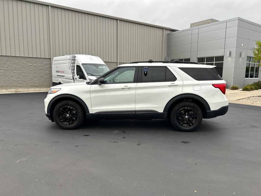 Certified 2023 Ford Explorer XLT w/ Equipment Group 202A AWD/4WD image 9