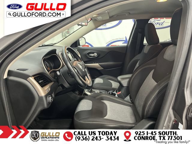 Used 2018 Jeep Cherokee Latitude w/ Altitude Package FWD image 29