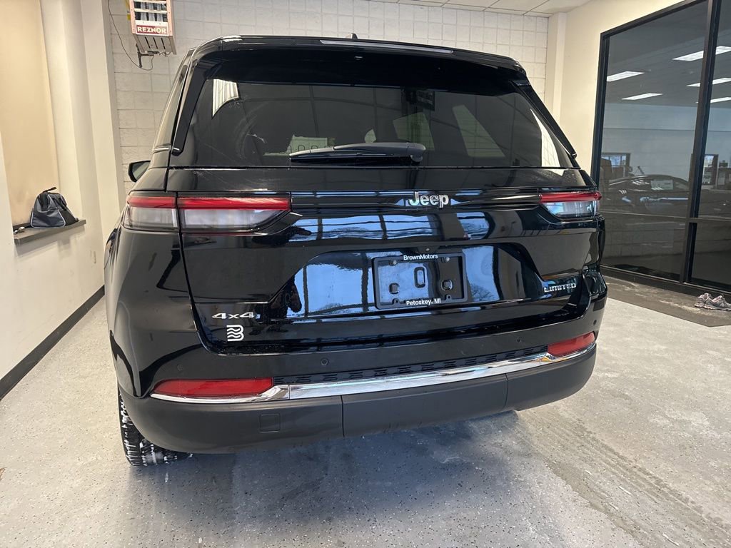 Used 2023 Jeep Grand Cherokee Limited w/ Trailer Tow Prep Group (B) image 4