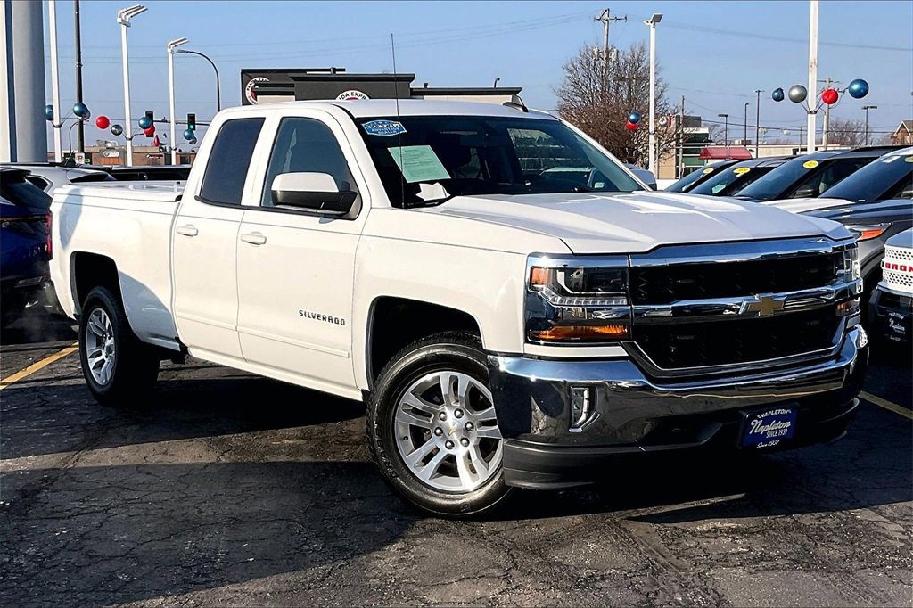 Used 2018 Chevrolet Silverado 1500 LT w/ All Star Edition image 31