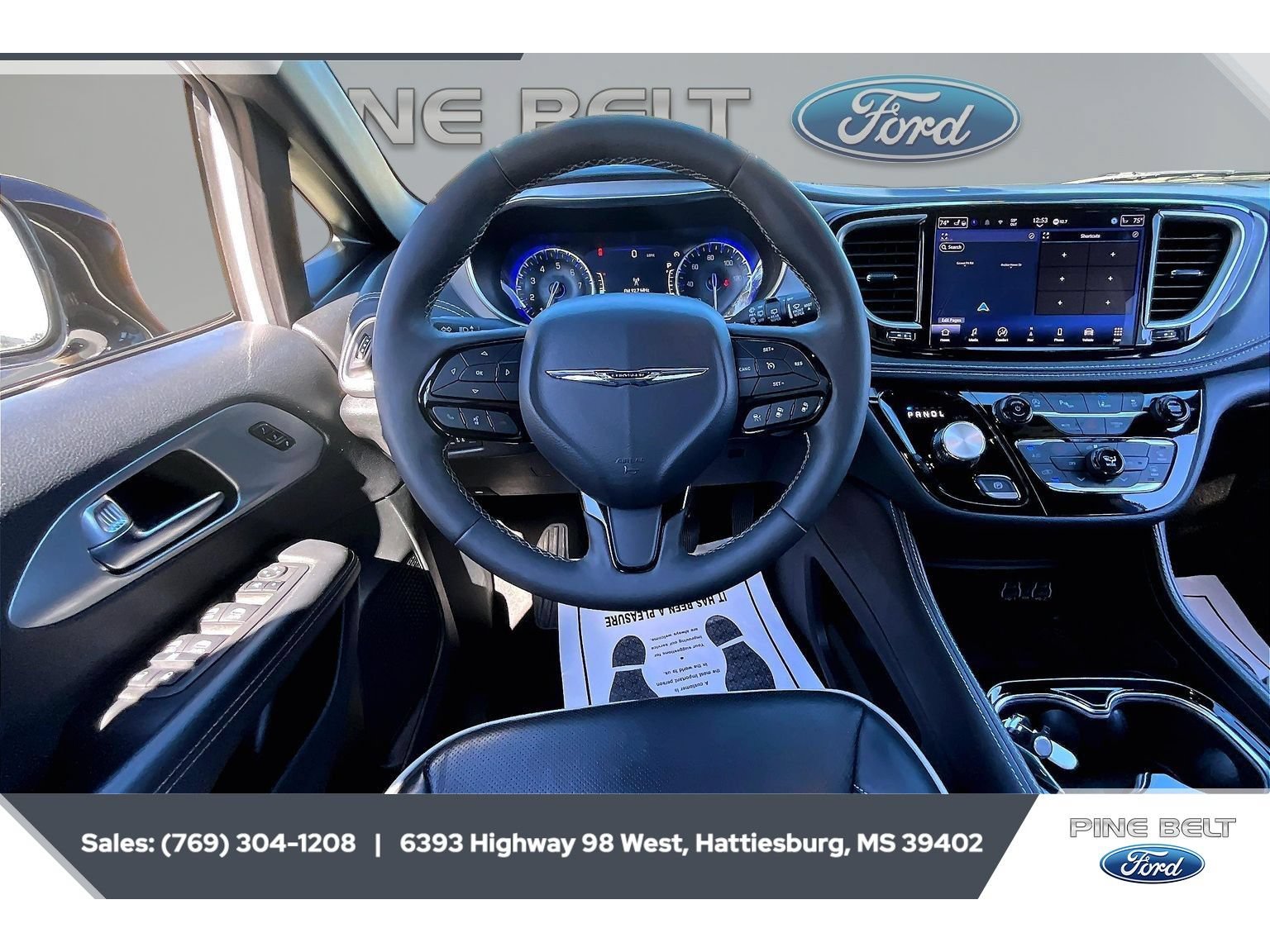 Used 2025 Chrysler Pacifica Limited FWD image 5