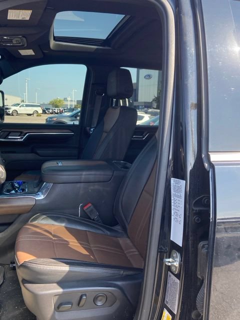 Used 2024 Chevrolet Silverado 3500 High Country w/ Technology Package AWD/4WD image 5