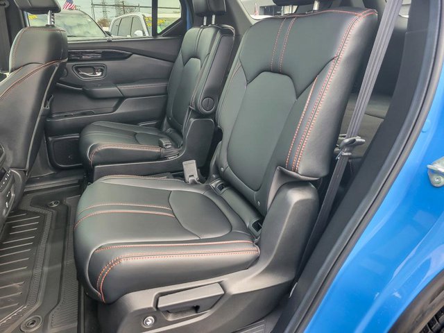 Used 2025 Honda Pilot TrailSport image 15