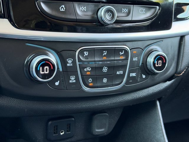 Used 2019 Chevrolet Traverse LT FWD image 19
